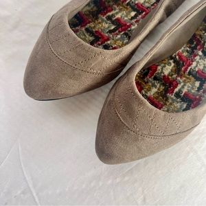 Rocket Dog Gray Suede Pointed Toe Flats women’s size 7